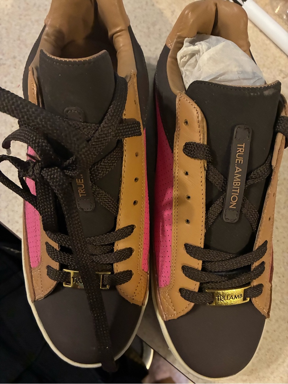 Men’s low cut colorblock sneakers size 9